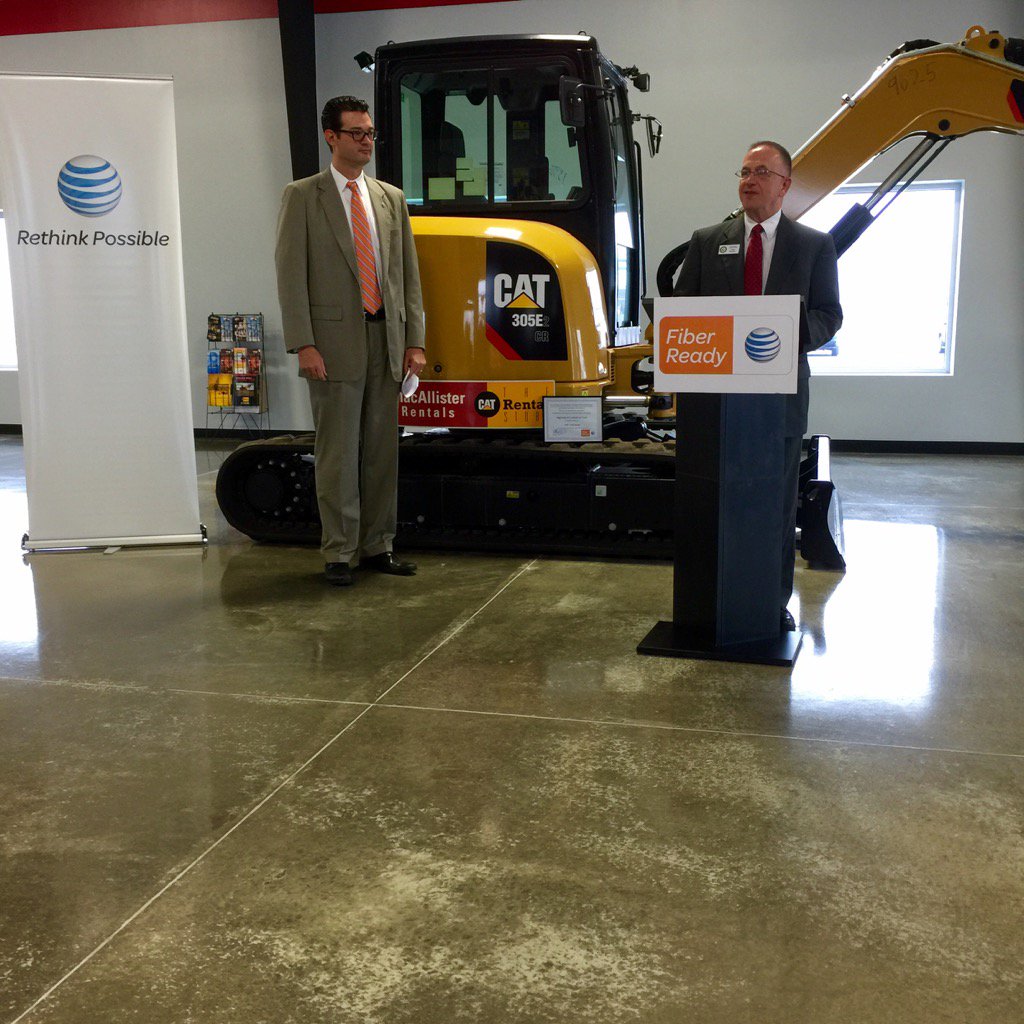 PepperMulherin's tweet photo. Thx @RepLarryBucshon via #LarryOrdner supporting @ATTIndiana @KnoxCountyIN 3rd #FiberReady park in Indiana https://t.co/Y55l4CJ3AT