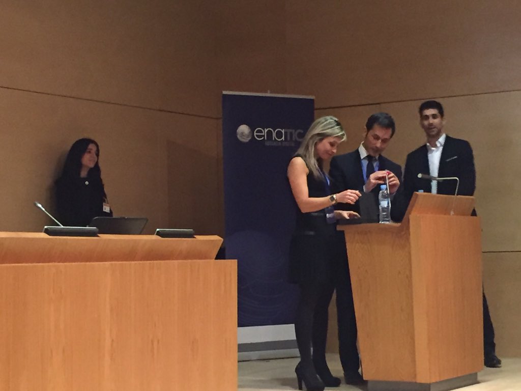 ENATIC1's tweet photo. Premio al mejor socio de @ENATIC1 para @SusanaCyZ por su gran aportación #CongrENATIC15 https://t.co/dR7QjPttkm