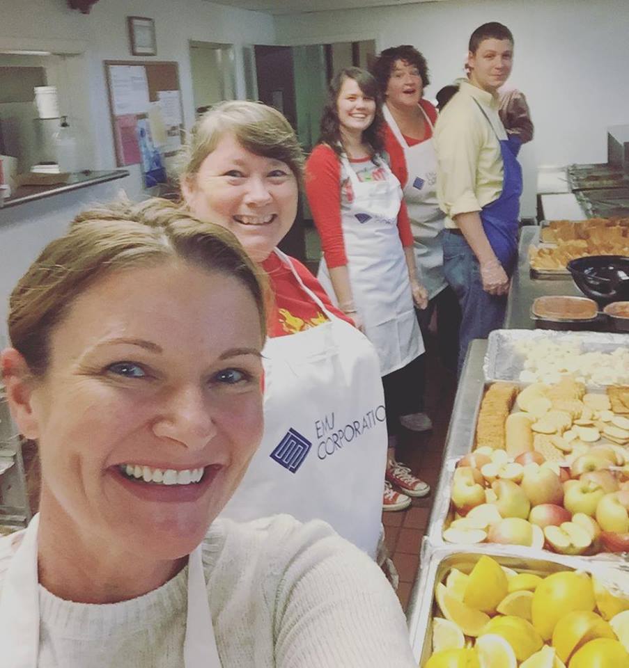 EMJSpecProjects's tweet image. An EMJ/Accent Crew servd 700+ plates &amp;amp; many smiles @ Community Kitchen Christmas Party Thurs. Good job! #EMJ #Accent