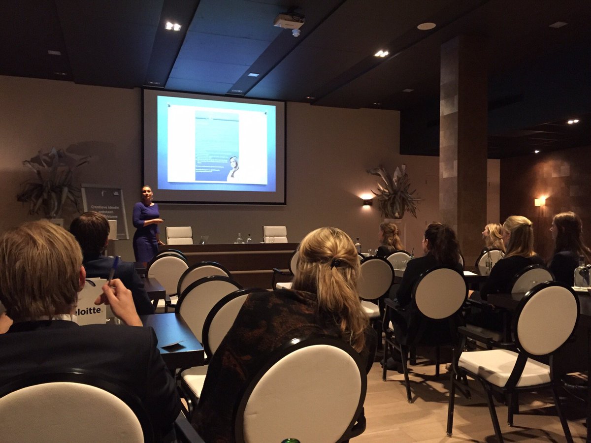 GFEgroningen's tweet photo. Onze Kantorendag is in volle gang. De studenten leren tussen de gesprekken door alle kneepjes van het etiquettevak. https://t.co/VdRGu8r5R4