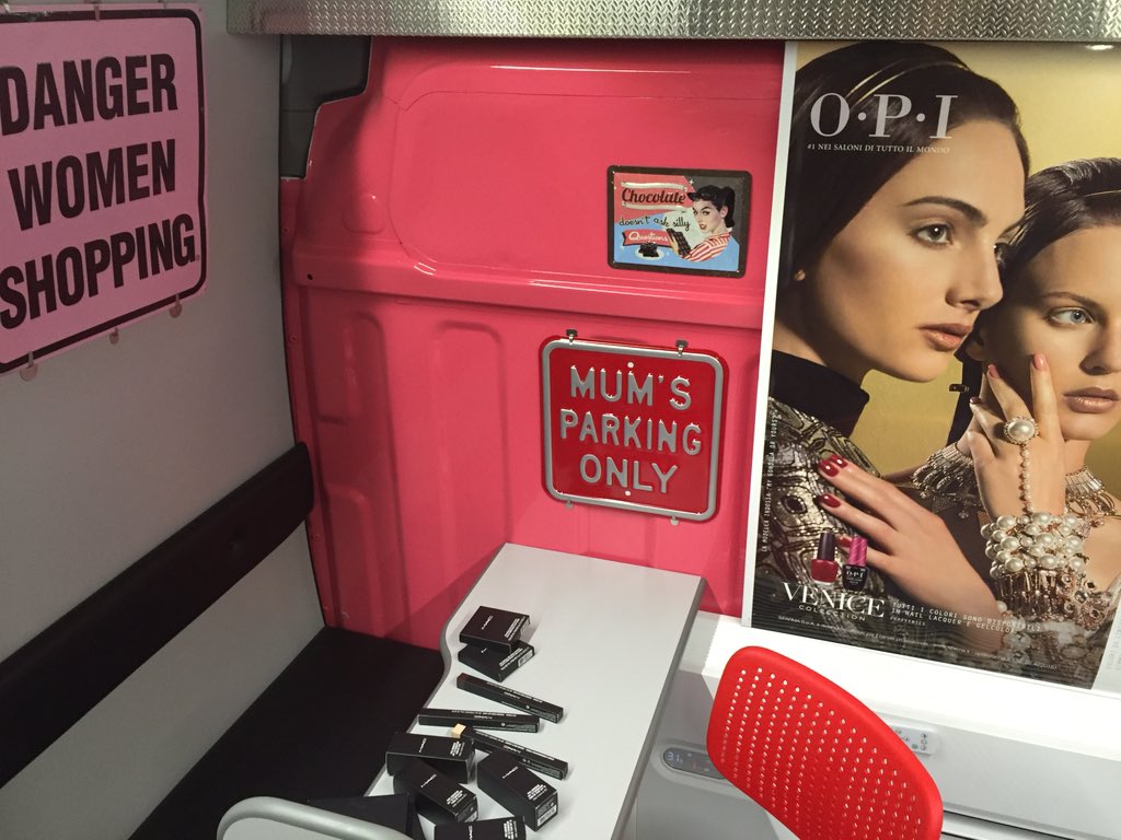 LucreziaTrinca's tweet photo. @pinkynailsontheroad #pinkydovesei  #best #manicure #delivered https://t.co/WEWr797h4k