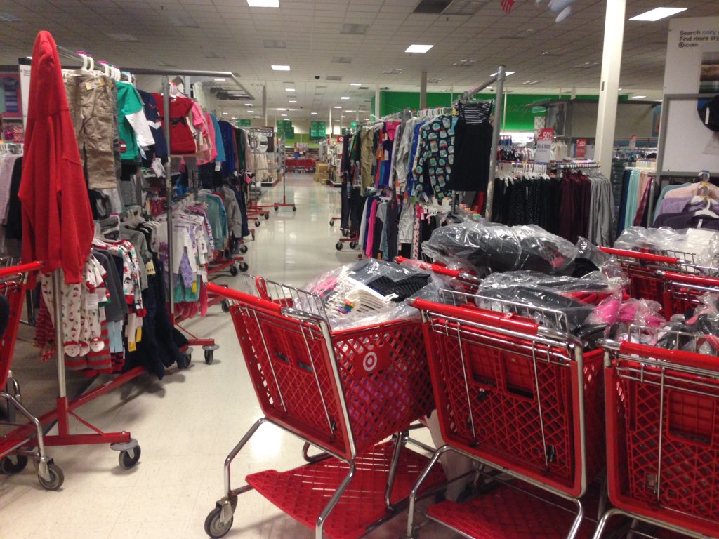 Special thanks to the flow team for all they do filling the floor so that we have product to sell! #instocks #sales