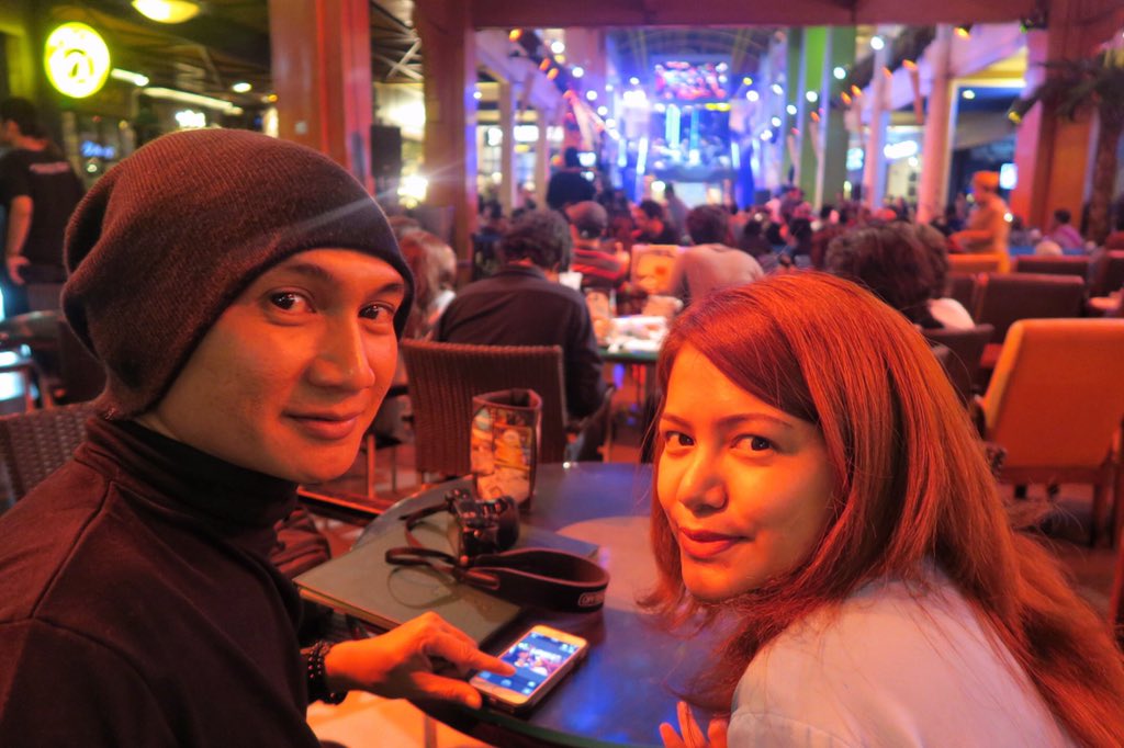 Baru kali ini jadi penonton Jazzy Nite. Kali ini bareng bojoku <a href="/winatalia/">Wina</a> .