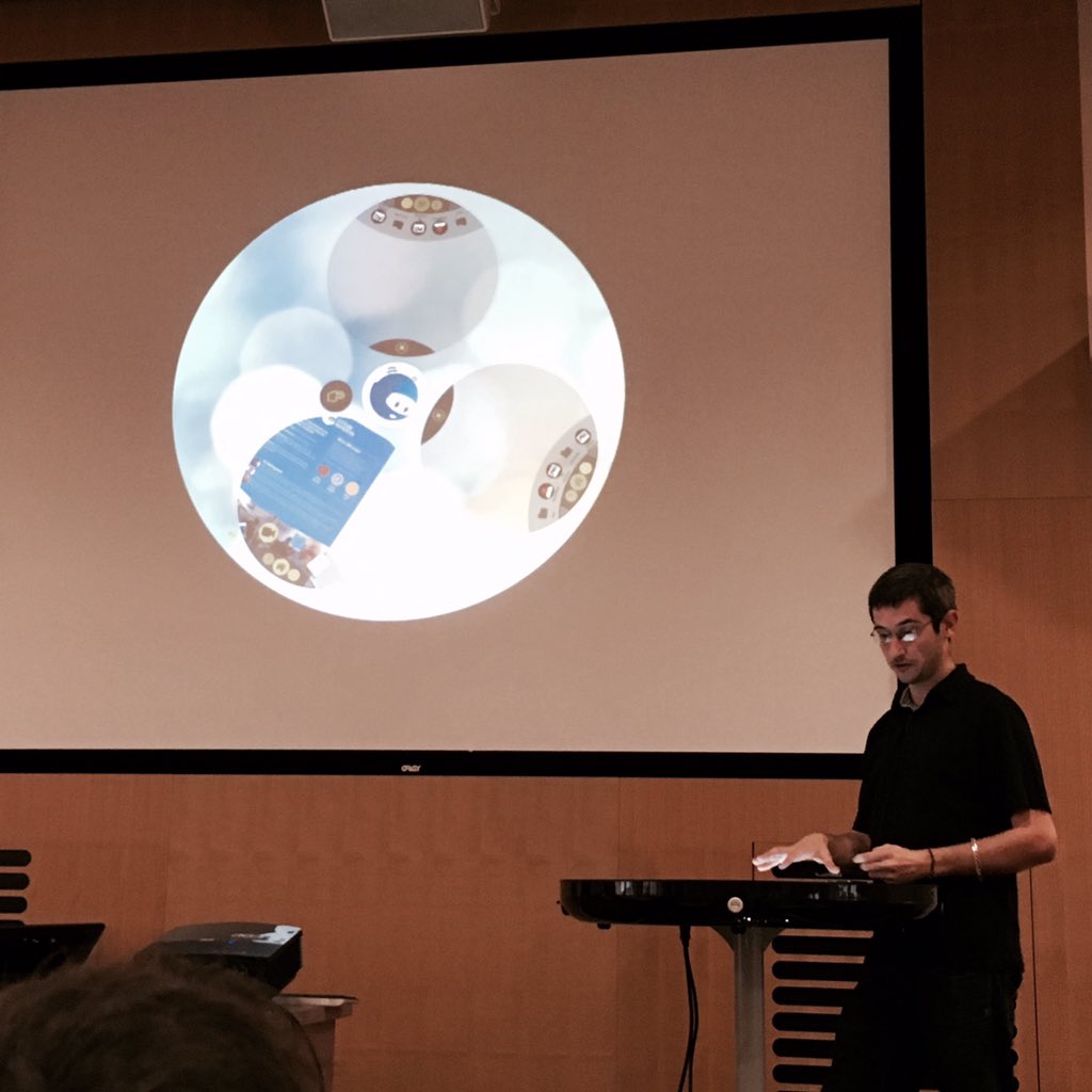 not__robin's tweet image. Collective computing presentation by @Virtual_Sens at @gobelins_paris #connectedobject #touchtable