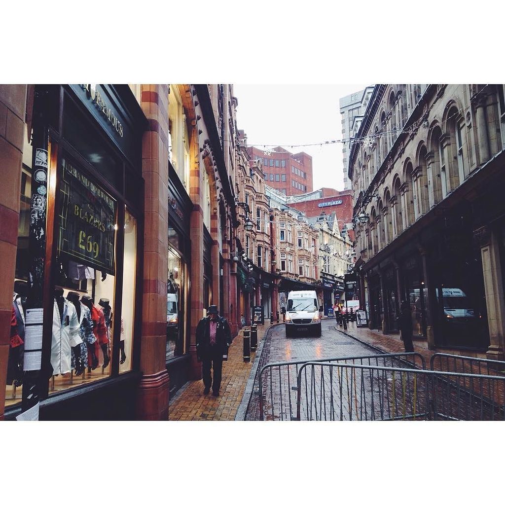 fromthetabletop's tweet photo. Exploring Brum with @xplrs 🇬🇧💕✨#uk #birmingham #brum #fromthetabletop #brit #wanderlust #m… https://t.co/2FilKbPQYK https://t.co/5wC7J2OlHv