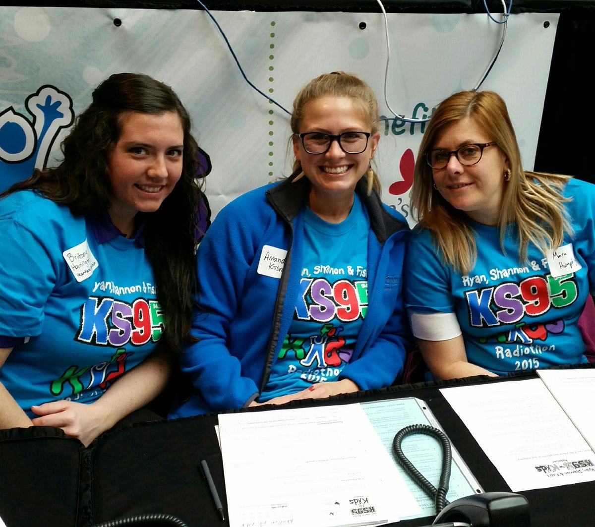 AmandaMarieKiss's tweet photo. Be a #KS95HolidayHero Donate today #KS95forKids #radiothon volunteering w @Marahumphrey @NathanDormody @brittany_h91 https://t.co/FADqYLr88R