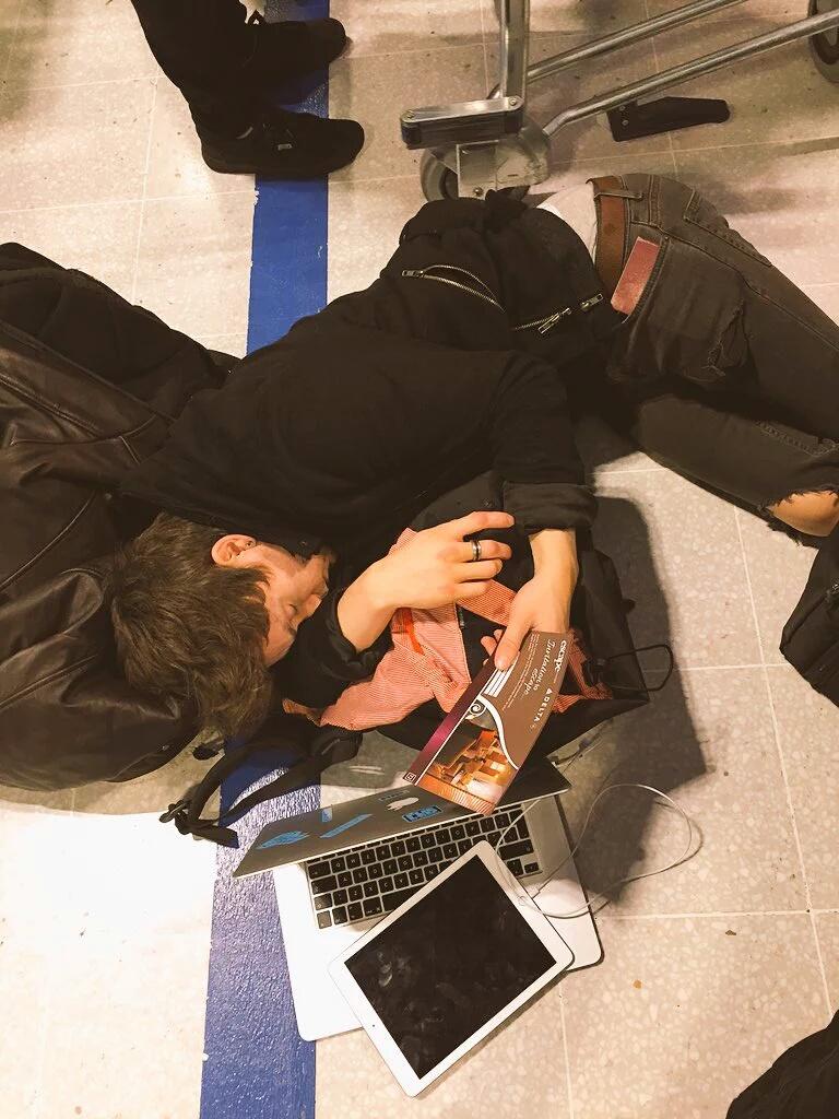 miyoungrebel's tweet photo. Sleepy con..#WakeUpCon  @TheVampsCon ♥_♥ ★_★ https://t.co/1n3rXNI0rh