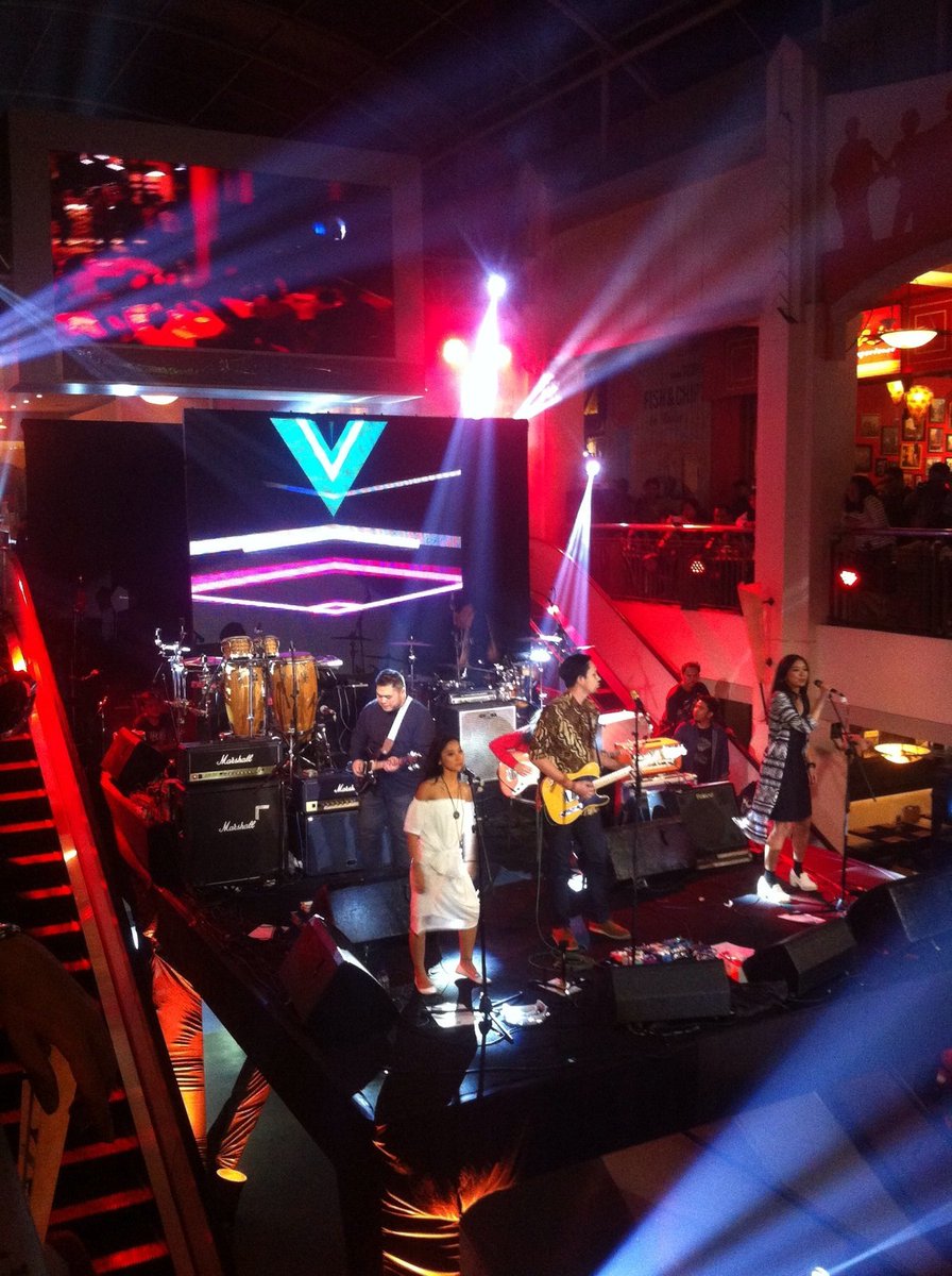 Ini dia band sensasional tahun 2015! <a href="/BARASUARA/">BARASUARA</a> is mastering the stage at <a href="/citosjakarta/">Townsquare Cilandak</a>!