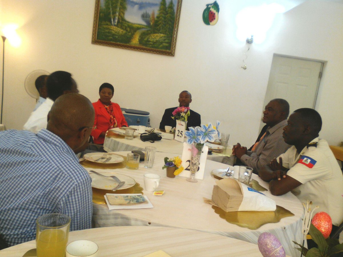 Aux Coteaux, la Ministre et les collaborateurs font le point sur les 2 journées de réflexions.