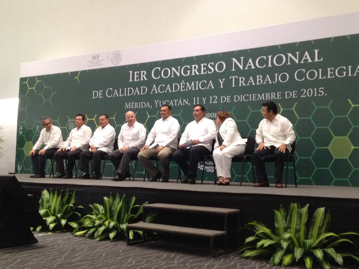 Reporta SEP baja de deserción escolar en nivel medio superior - CV9Se5uUYAEV9yJ