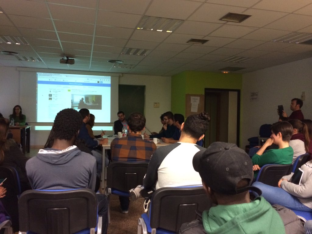 manuel10perez's tweet photo. Disfrutando de la gran tertulia de nuestros compañeros en #latazadisruptiva #malditosviernesedu https://t.co/FF8G2FQ3q9