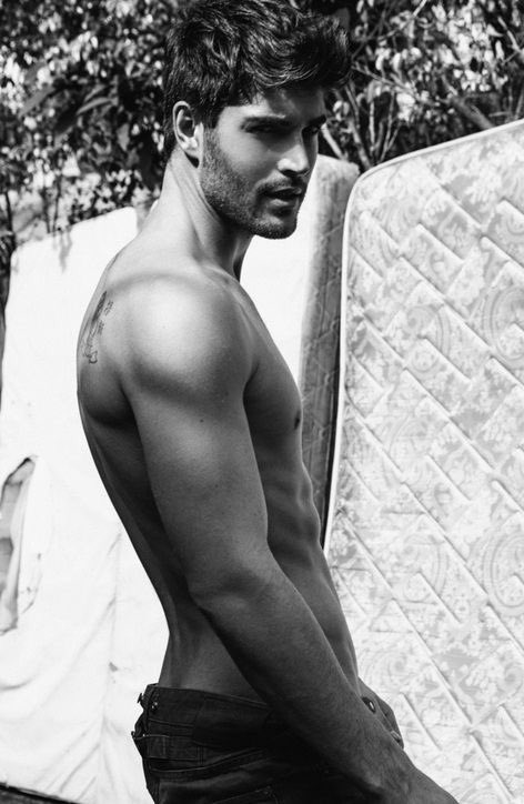 sinfully_sexy_'s tweet photo. @itsNickBateman - looking amazing as always! See he is my Christian Grey can't wait for @UglyLove2016 #pilotNick https://t.co/WnpLbo43zQ