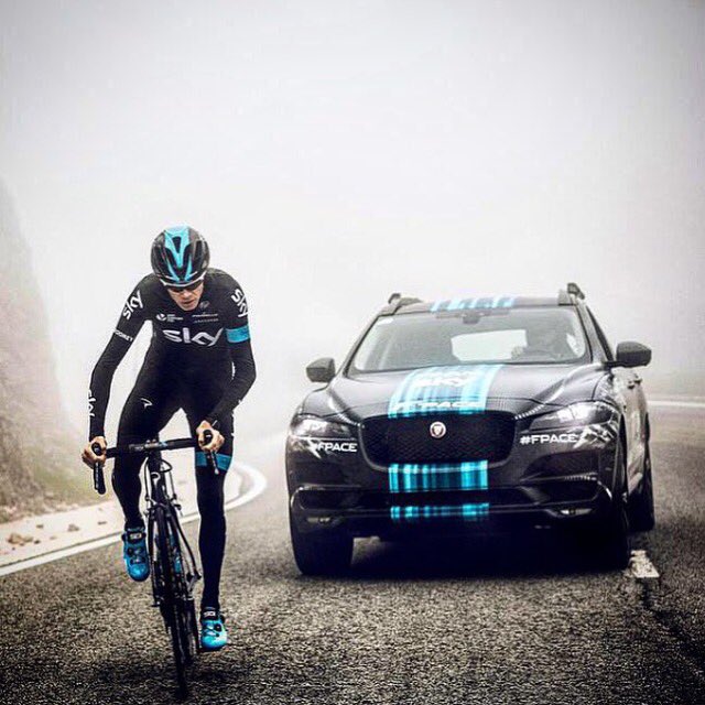 _sprintfinal's tweet image. Nueva equipacion del Team Sky, esta es la antigüa + info bit.ly/SkyTeamF

#sky #froome #noticia #ciclismo