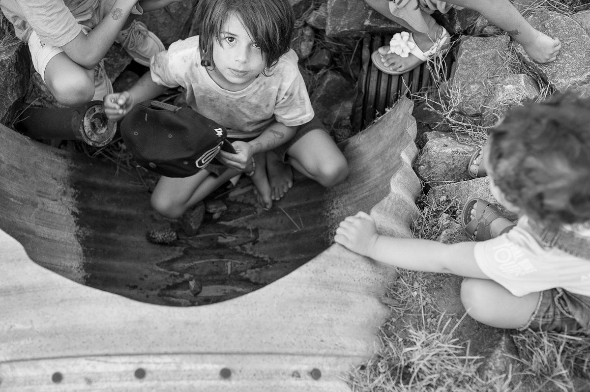 LetTheKids's tweet photo. 17 photos that define love, from all around the world https://t.co/YrvpZE90ii https://t.co/uz4LkXToqB