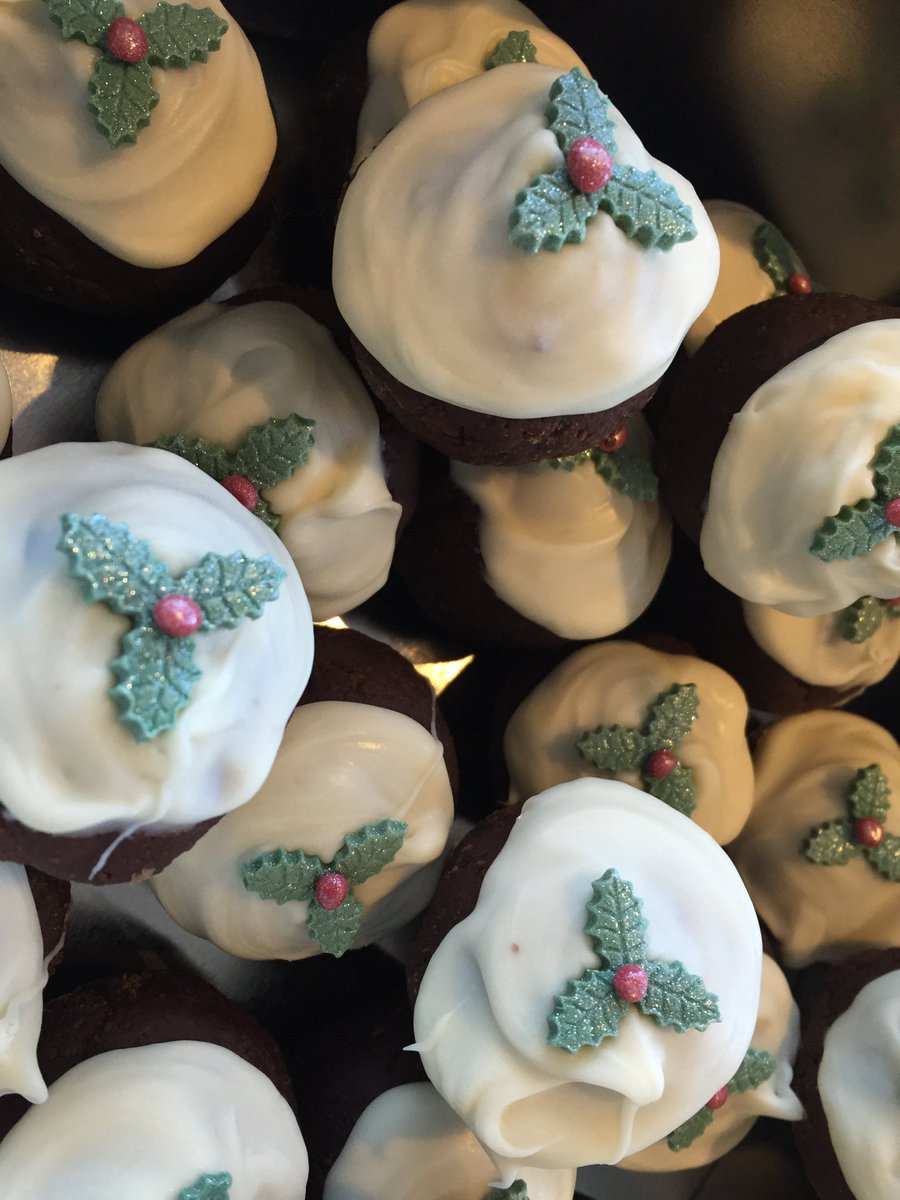 It's starting to feel a lot like Christmas....chocolate brownie Christmas puddings anyone?