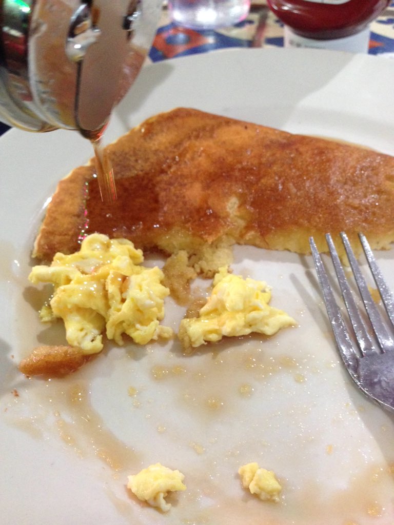 YuteLOE's tweet photo. Yes I like my eggs on the same damn plate😋 
Fuck wrong with y'all https://t.co/SJ0GI5OxNS