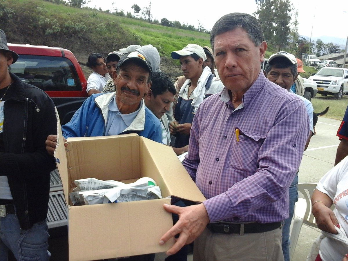DiegoLandazuriC's tweet photo. Atendemos afectaciones viales comunidad #Cunquer #Bolívar con atención @Salud_Ec @AgriculturaEc @GOBERCARCHI https://t.co/xjzwWFd8Xx