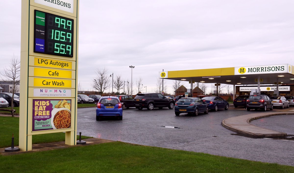 itvanglia's tweet photo. Petrol prices across region drop to below £1  https://t.co/Pbao7Yd5os https://t.co/iX4XTtAdl3