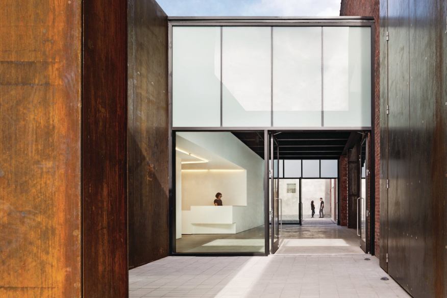architectmag's tweet photo. SculptureCenter, Brooklyn, by Andrew Berman Architect, @AIANewYorkState Design Award. https://t.co/MXvneewWkc https://t.co/OSvLGGPFwo