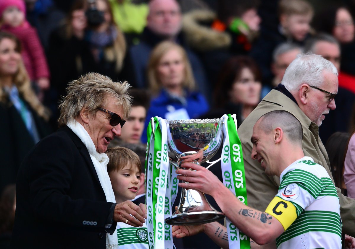 talkSPORT's tweet photo. 'I wouldn't mind David Moyes as manager!' - Celtic fan @rodstewart tells @talkSPORTDrive https://t.co/riwJTV6IYd https://t.co/EjYHbOJSC5