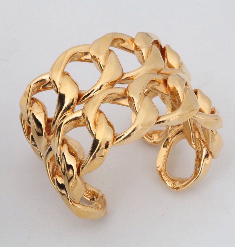 VINTAGEPARISFR's tweet photo. #chanelbangle #vintageparis https://t.co/ABsGMIvcpZ