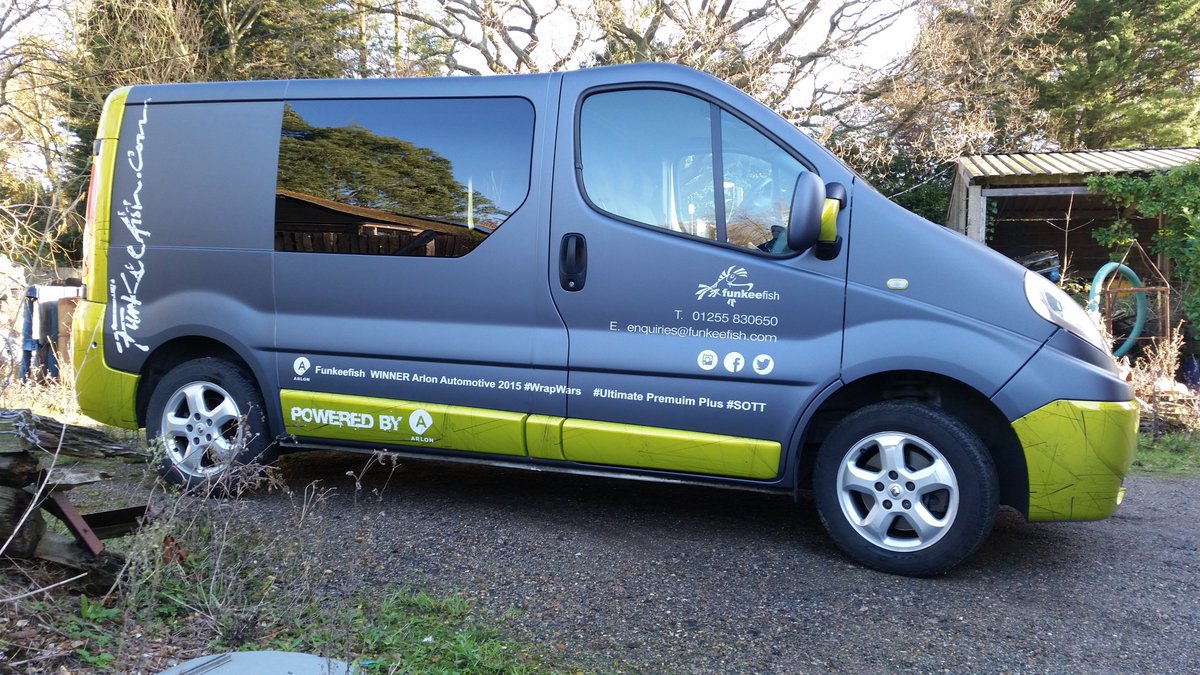 FunkeeFish's tweet photo. @ArlonGraphics #ultimatepremiumplus #gunpowder #electriclime #wraps #reflective #wrapwars @Spandex_UK @renault_uk https://t.co/4jbS6738L1