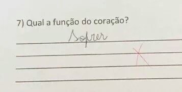 ciumescrush's tweet photo. Fazendo a prova enquanto pensa no crush https://t.co/Ty6NS7lAoK