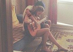 wanderlust_lrh's tweet photo. Imagine Michael teaching you to play guitar https://t.co/AWxiVsUElf