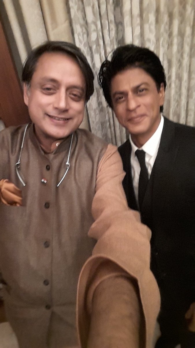 ShashiTharoor's tweet photo. Selfie with @iamsrk at @IIM_Bangalore 's global leadership summit which he inaugurated with a witty and wise speech https://t.co/iPhSDVyvbP