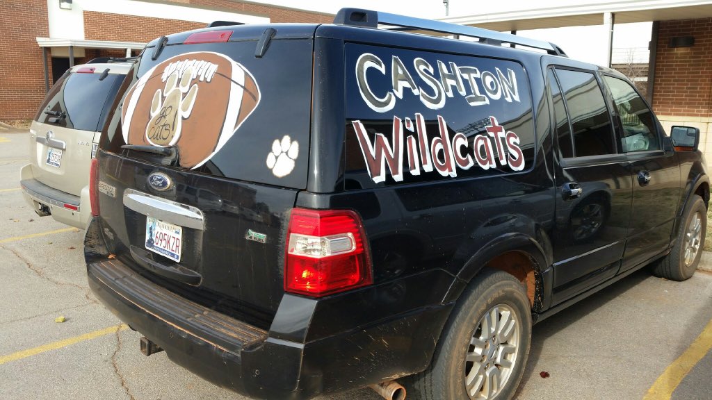 amyloubroadbent's tweet photo. We go all out here in Cashion, thanks to Kelly Farrar! Go Cashion Wildcats! Take state! #themightyfew https://t.co/ry7YxTVwXw