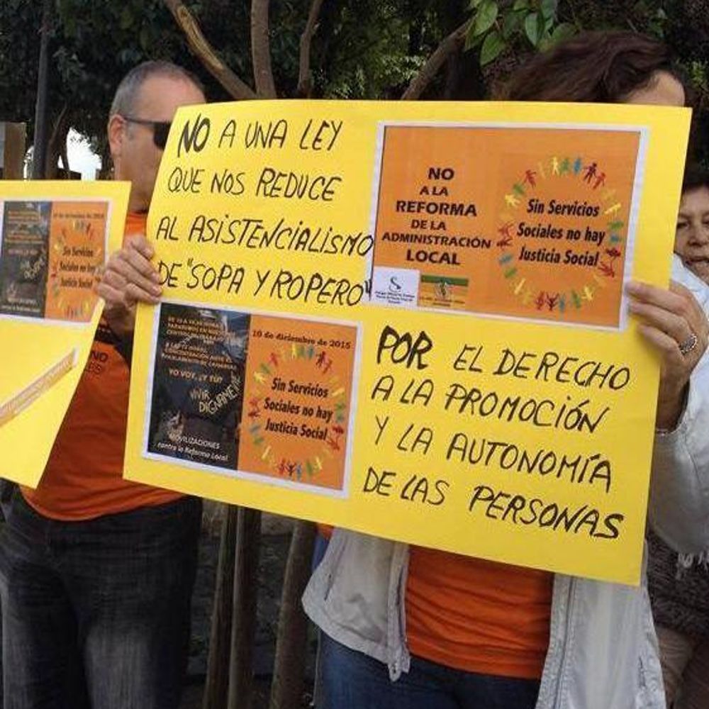 eldia's tweet photo. #Canarias "Parón histórico" en todos los municipios contra la reforma local https://t.co/D09Cqt1EjX https://t.co/1Bs81hXo3x