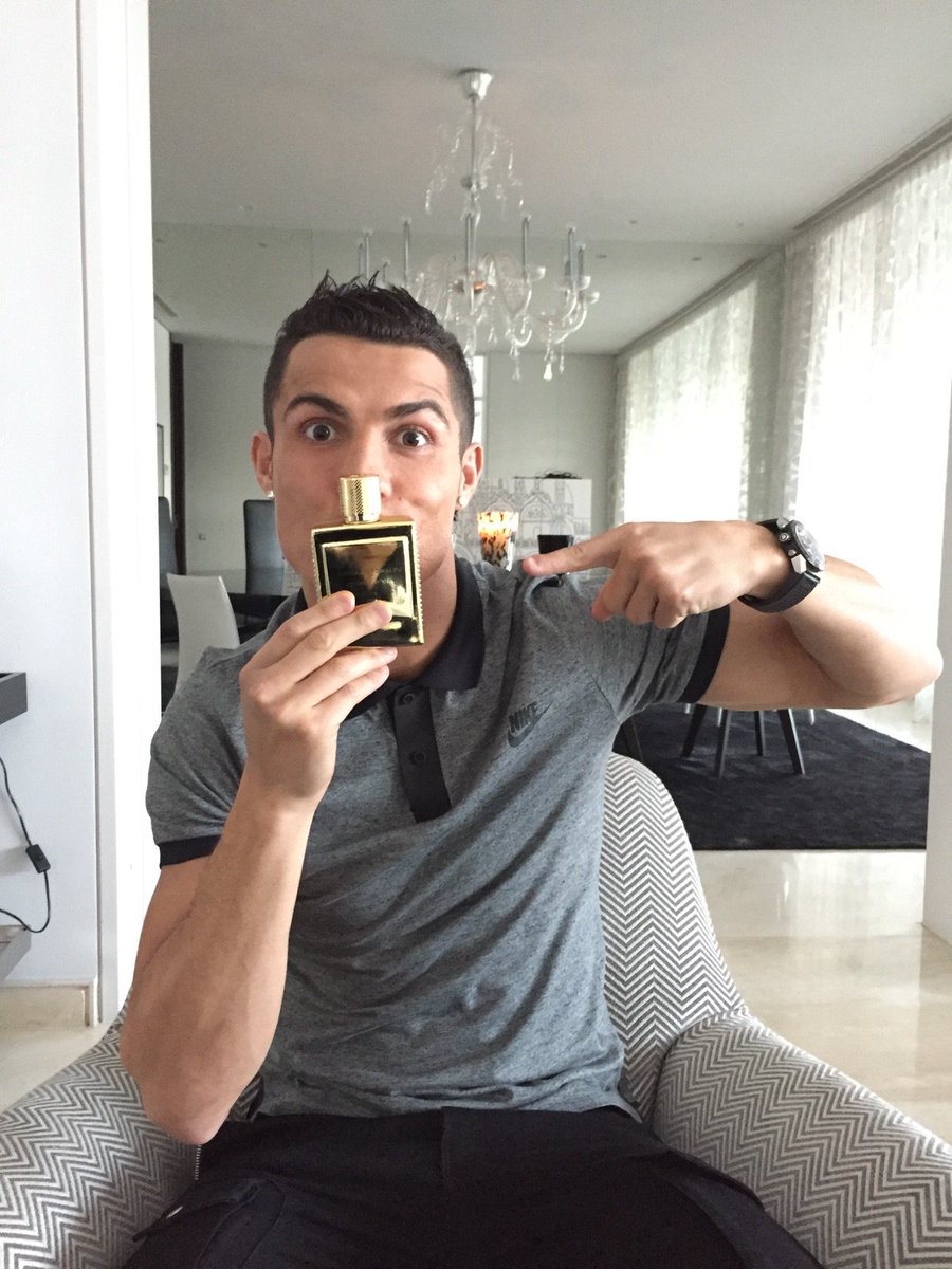 Cristiano's tweet image. Thank you team for the nice gift #CristianoRonaldoLegacy