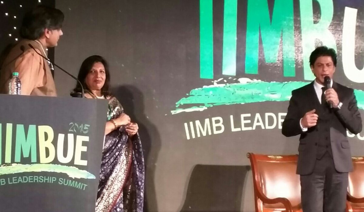 ShashiTharoor's tweet photo. Got suddenly asked to question @iamsrk on the @IIM_Bangalore stage. And later laughed at his easy wit https://t.co/ILZyVhDBVR