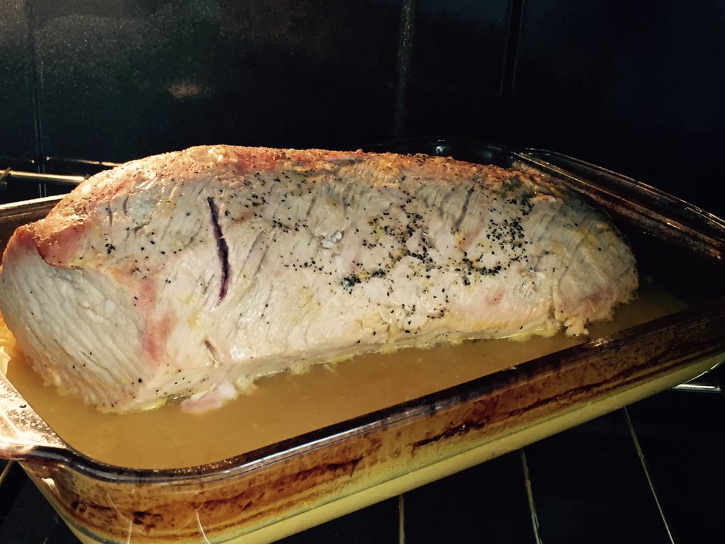 ECbeeffactory's tweet photo. Recuerden que tenemos cenas para Navidad y año nuevo como este lomo de cerdo marinado !! Salsa a elegir https://t.co/EiIaoSvVu2