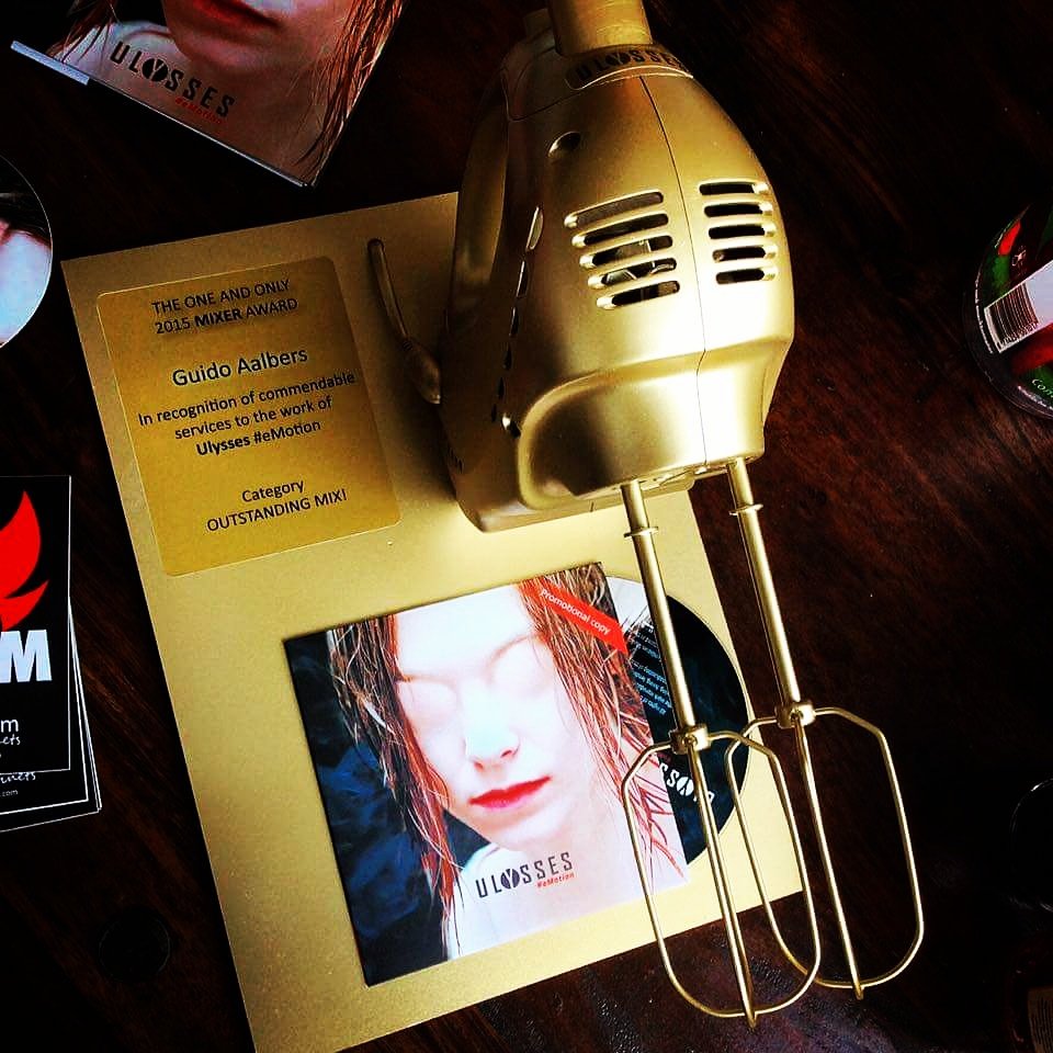 ulyssesband's tweet photo. #mixingmadness sound engineer Guido Aalbers received the Golden Mixer Award for mixing album #eMotion
Well deserved! https://t.co/PWgzHIyC1T