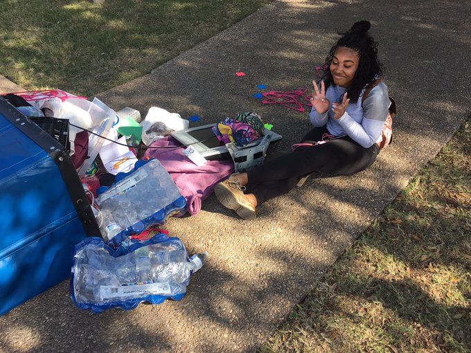 SHE HAD ONE JOB B 😐😐😐😐 https://t.co/WUFxOoLw8h<a href="/tag/mytwitteranniversary"class="tags"><span>#mytwitteranniversary</span></a>