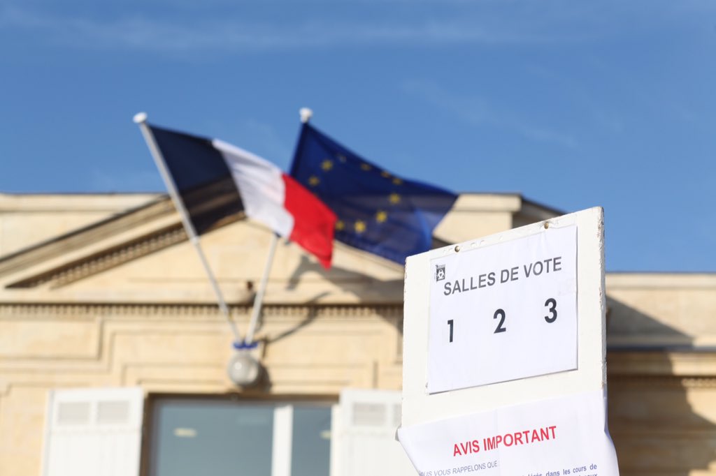 Dimanche, mobilisons-nous pour les candidats de la droite et du centre. Votons ! #ElectionsRegionales2015