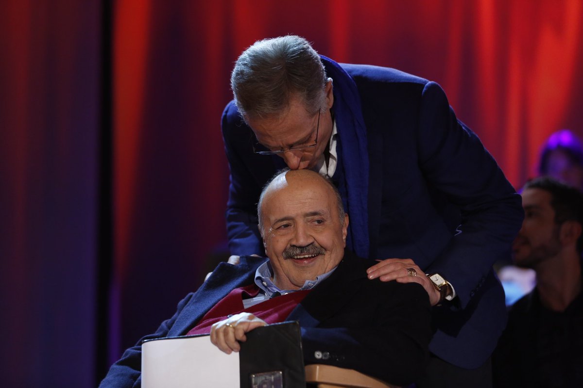 Costanzo's tweet photo. "A me in tv Bonolis è quello che diverte di più.. ed è anche un padre straordinario" #MaurizioCostanzoShow @rete4 https://t.co/ZvKJyJpv2A