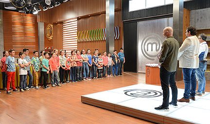PRODU's tweet photo. #PRODUenElSet de #MasterChefJunior2 de @EndemolShine producido por @Telefecom y @Eyeworks4C https://t.co/vlXJ0Cwumo https://t.co/hxJaNzvNrg