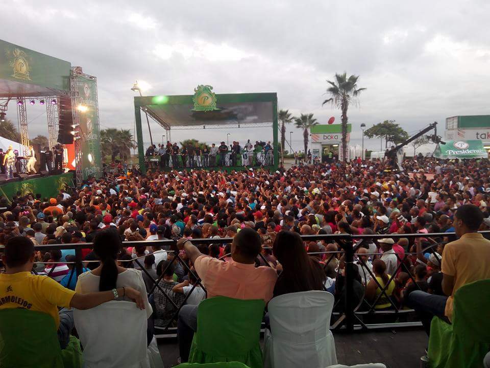 astridgrisel's tweet image. Disfrutando solo merengue