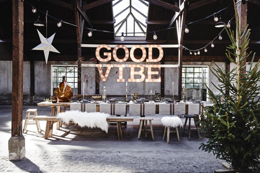 GOOD VIBES • kom in de feeststemming met stoere meubels, warme vachten en veel kaarslicht. bit.ly/goodvibestyling