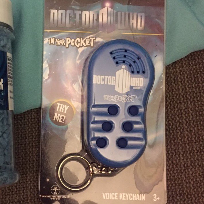 DarthVonOhlen's tweet photo. A warning to my coworkers - I'm going to walk around pointing this thing all week as it goes 'EXTERMINATE!' #wholoot https://t.co/h52hNhRxJe