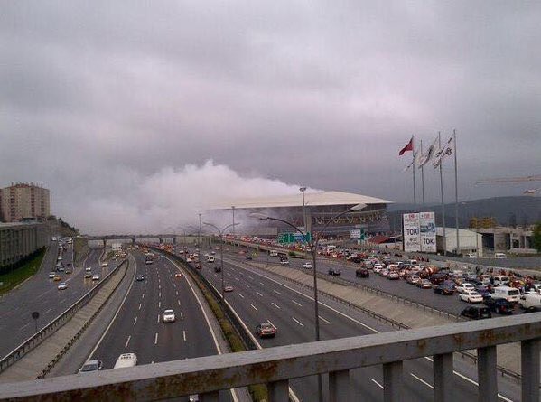 UltraFootyFans's tweet photo. When Galatasaray play at home. 
https://t.co/Wm9RpbT4a6