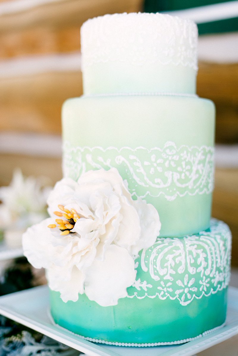 LuxeDesignEvent's tweet image. Loving ombre cakes! Can't wait for yours Brittany Harb! #caketrends #ombrecakes #uniquecakes #weddingdecor