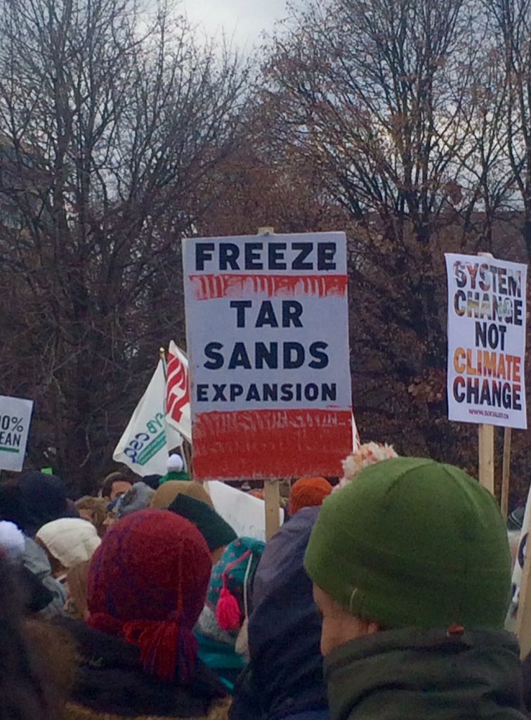 kk_perry's tweet photo. #spotted at the #100possible #ClimateMarch! A #climatewelcome sign! #sentimentalsunday Us enviros like to reuse ๐ https://t.co/o7AnoWxC0V