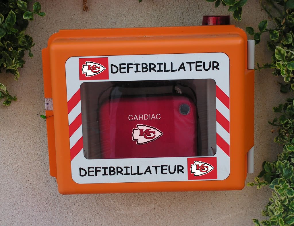lordmagnusen's tweet photo. If I'm ever having a heart attack, and this is the only defibrilator available, let me die. #comicssans #fontattack https://t.co/Tb03u7PTfO