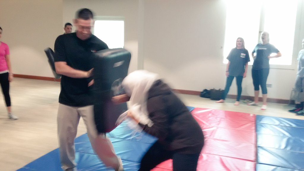 sarahb_pe's tweet photo. #selfdefense #strong #girls #physed Great self defense class in our wellness unit. https://t.co/Vp8eOheh8f