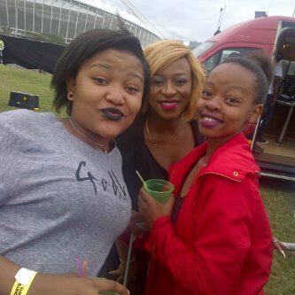 MelKgatla's tweet photo. Maka Kairo @DJZinhle yesterday at #SunKist #BeachFest2015 Thank You @gagasifm https://t.co/g1fpuP0UaN