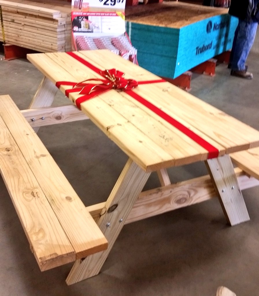 lumbergirl6857's tweet photo. Thank you, Eddie, for building and delivering this picnic table to our customer for their Thanksgiving Dinner today! https://t.co/SlgdaHXaIy