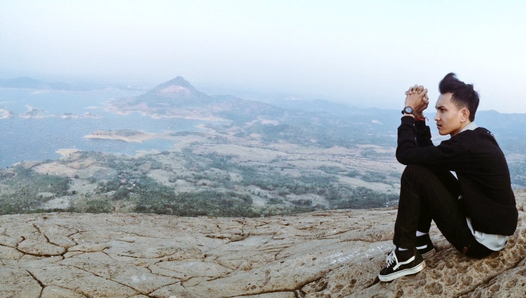 sndysadut's tweet photo. my favorite always in use when traveling @VANS_66 #Sk8-Hi https://t.co/SFjzwGDnMt
